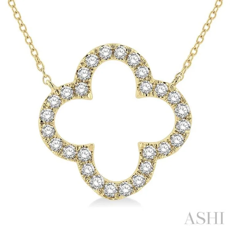 1/2 Ctw Clover Round Cut Diamond Necklace in 14K Yellow Gold