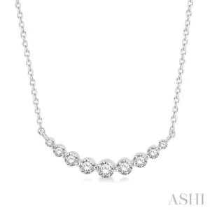 1/2 Ctw Diamond Smile Necklace in 14K White Gold