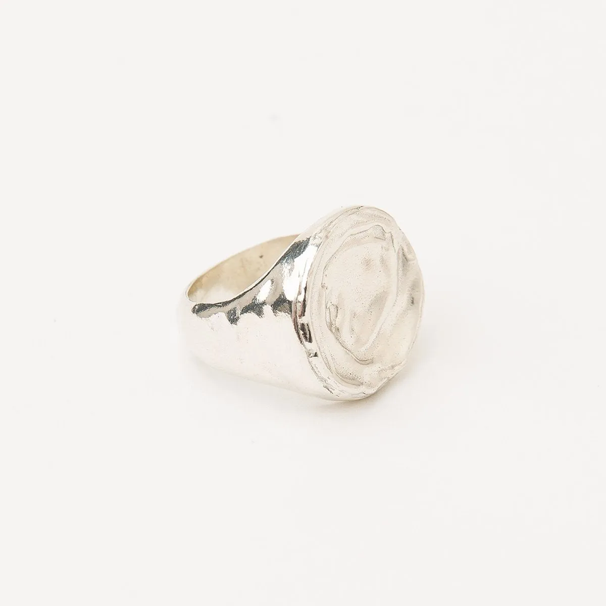 AREIA ROUND SIGNET RING