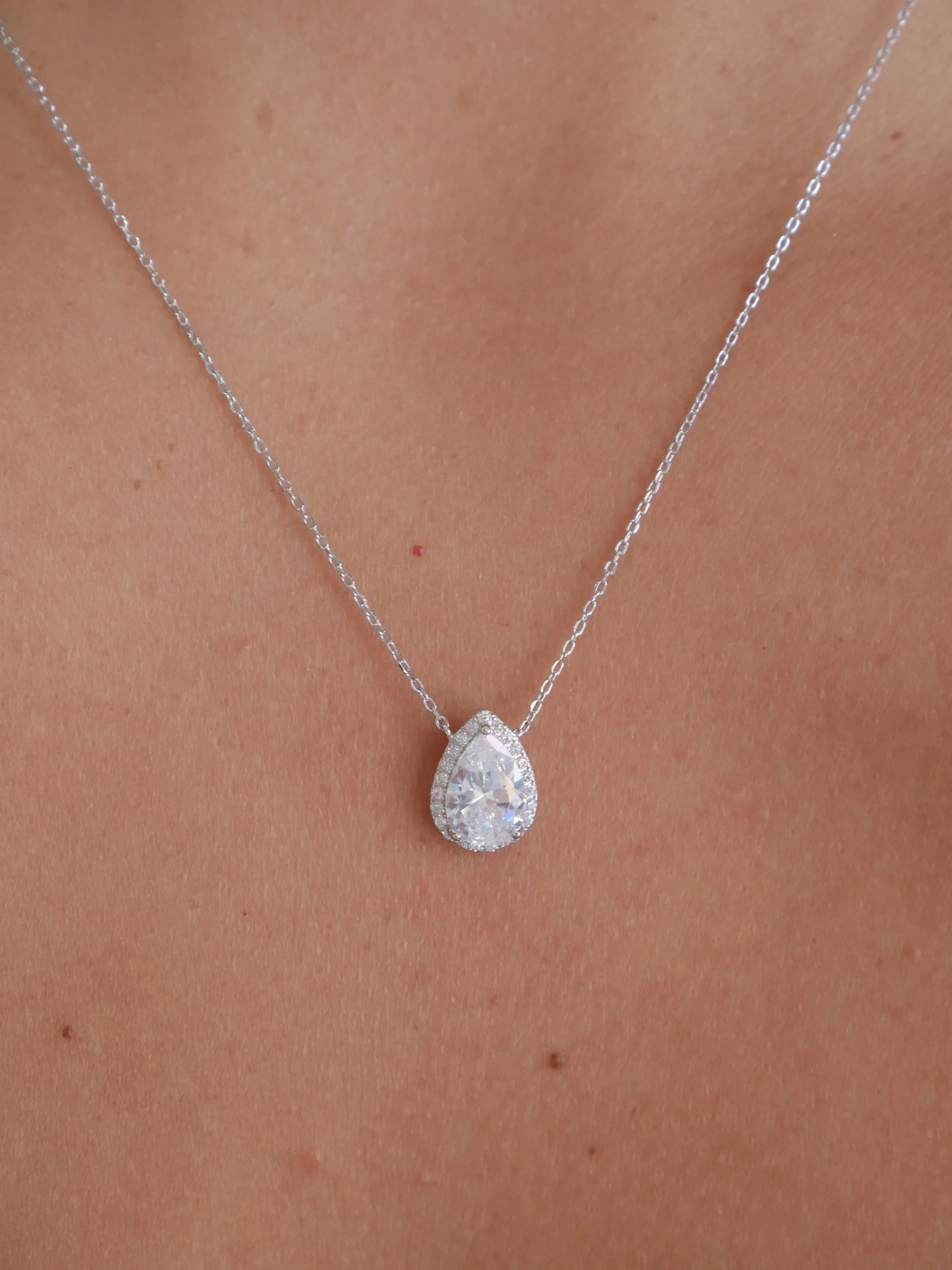 Dainty Pear Necklace Cubic Zirconia halo 925 Stelring Silver Pear Zircon Luxury Necklace