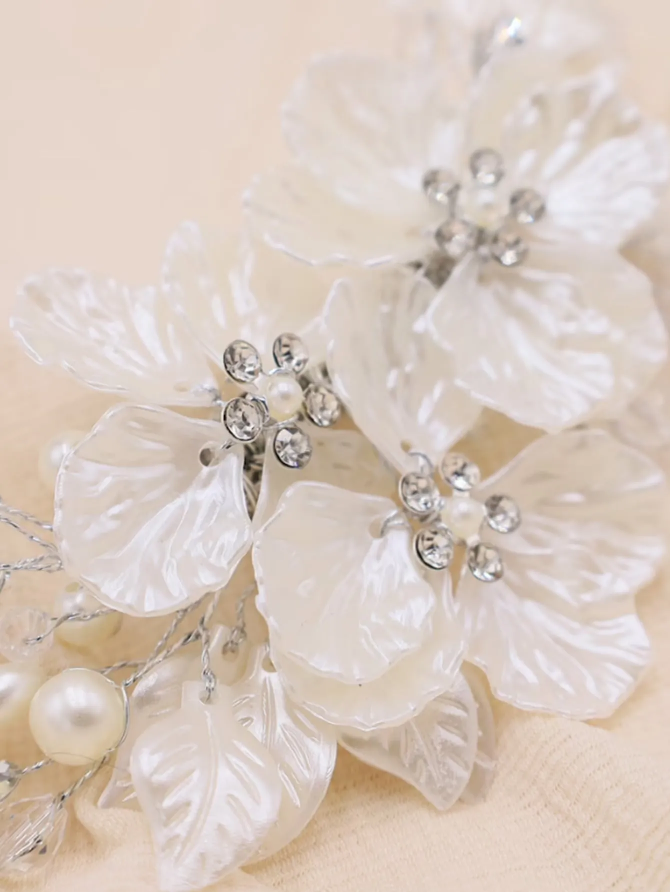 Elegant White Faux Pearl Flower Decor Hair Clip for Women Barrette Styling Hair