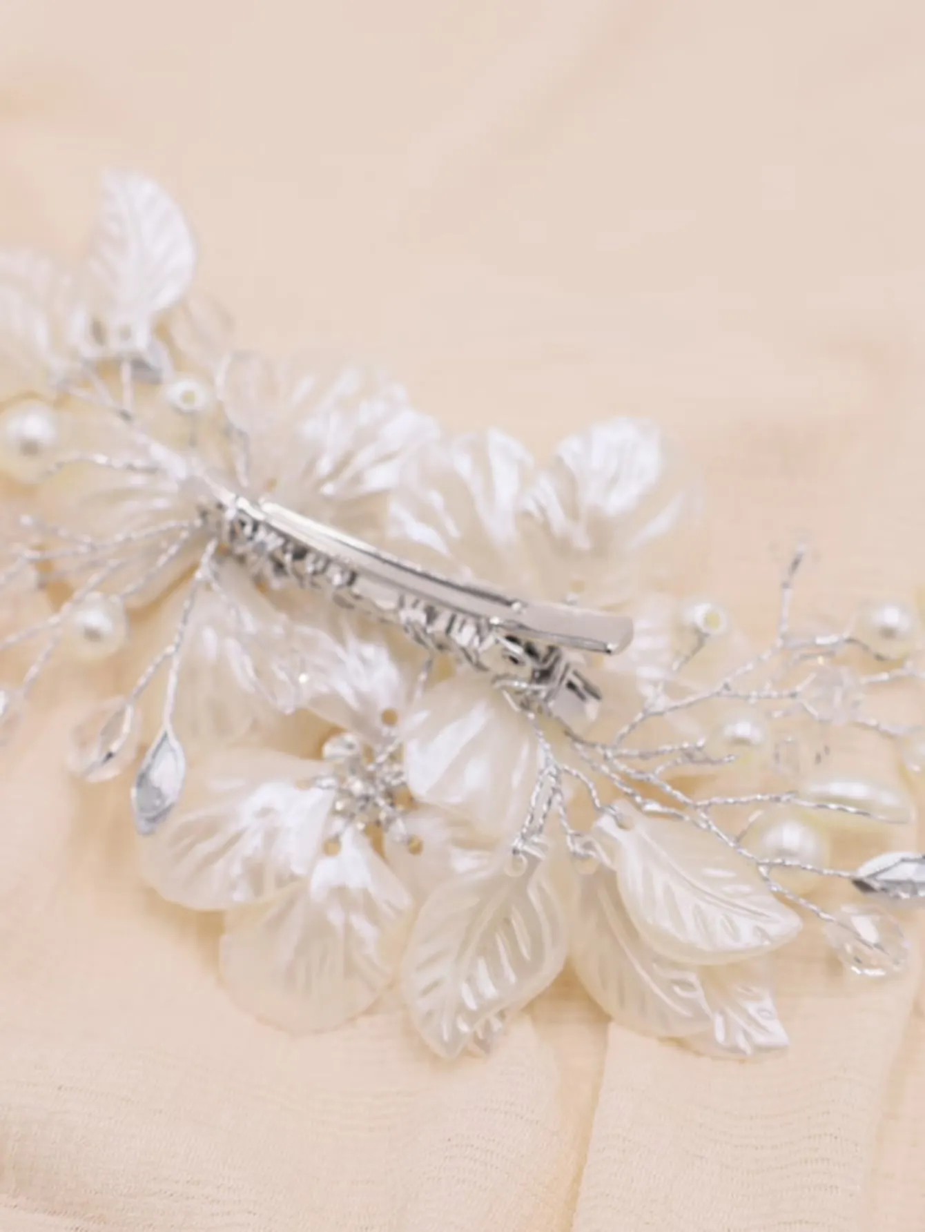 Elegant White Faux Pearl Flower Decor Hair Clip for Women Barrette Styling Hair