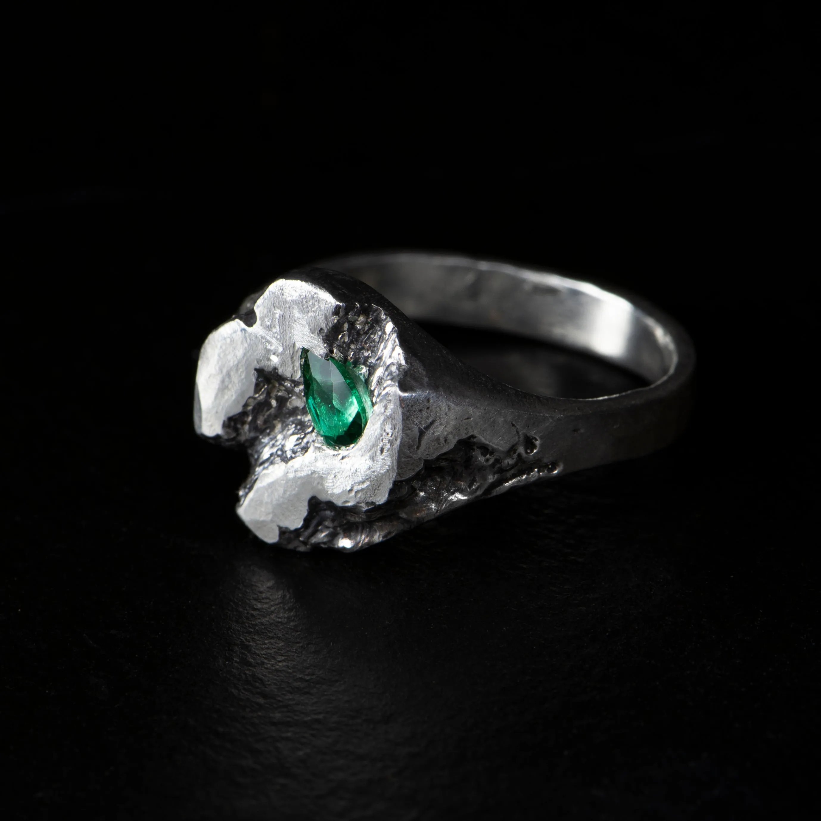 Emerald Signet Ring - VIRIDIAN