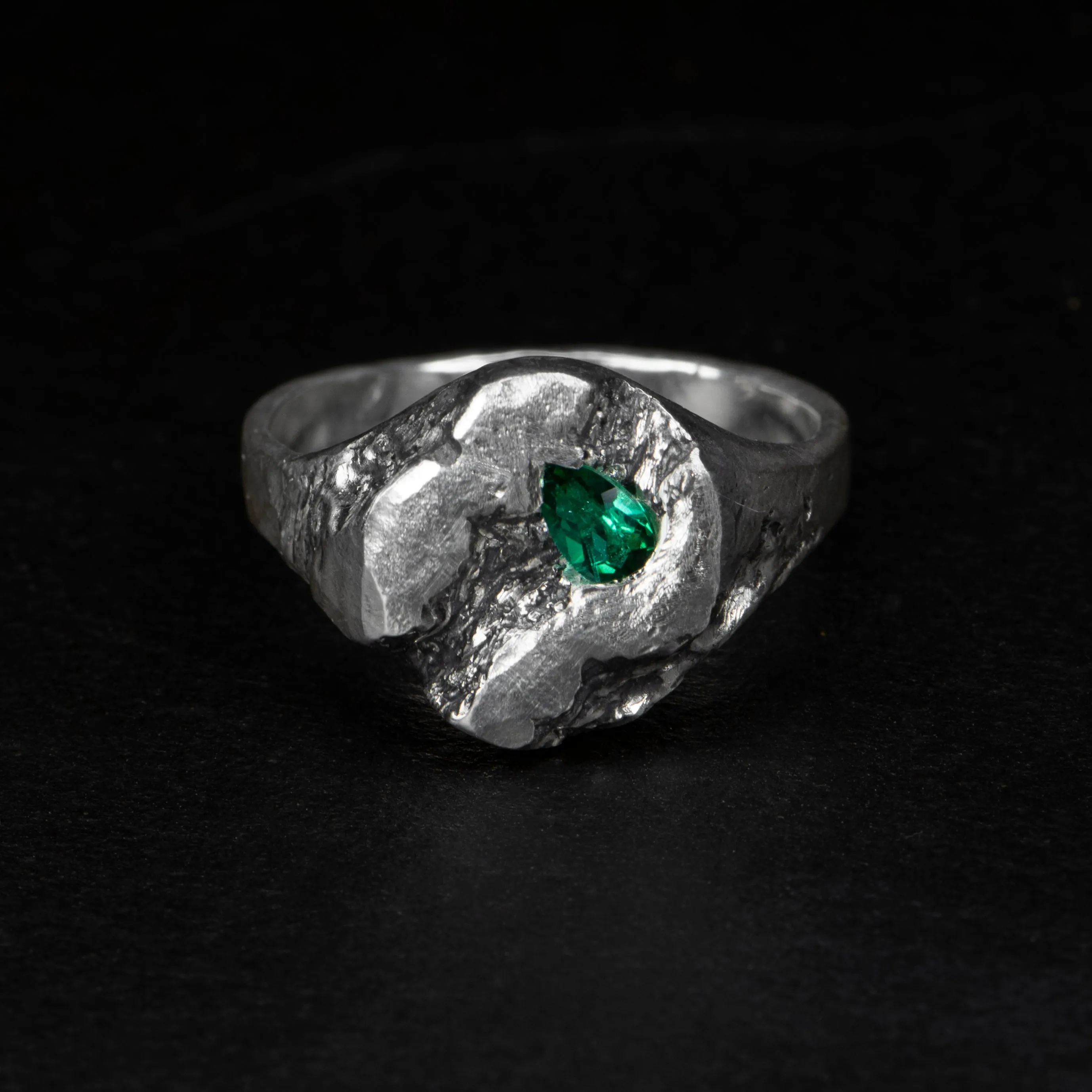 Emerald Signet Ring - VIRIDIAN