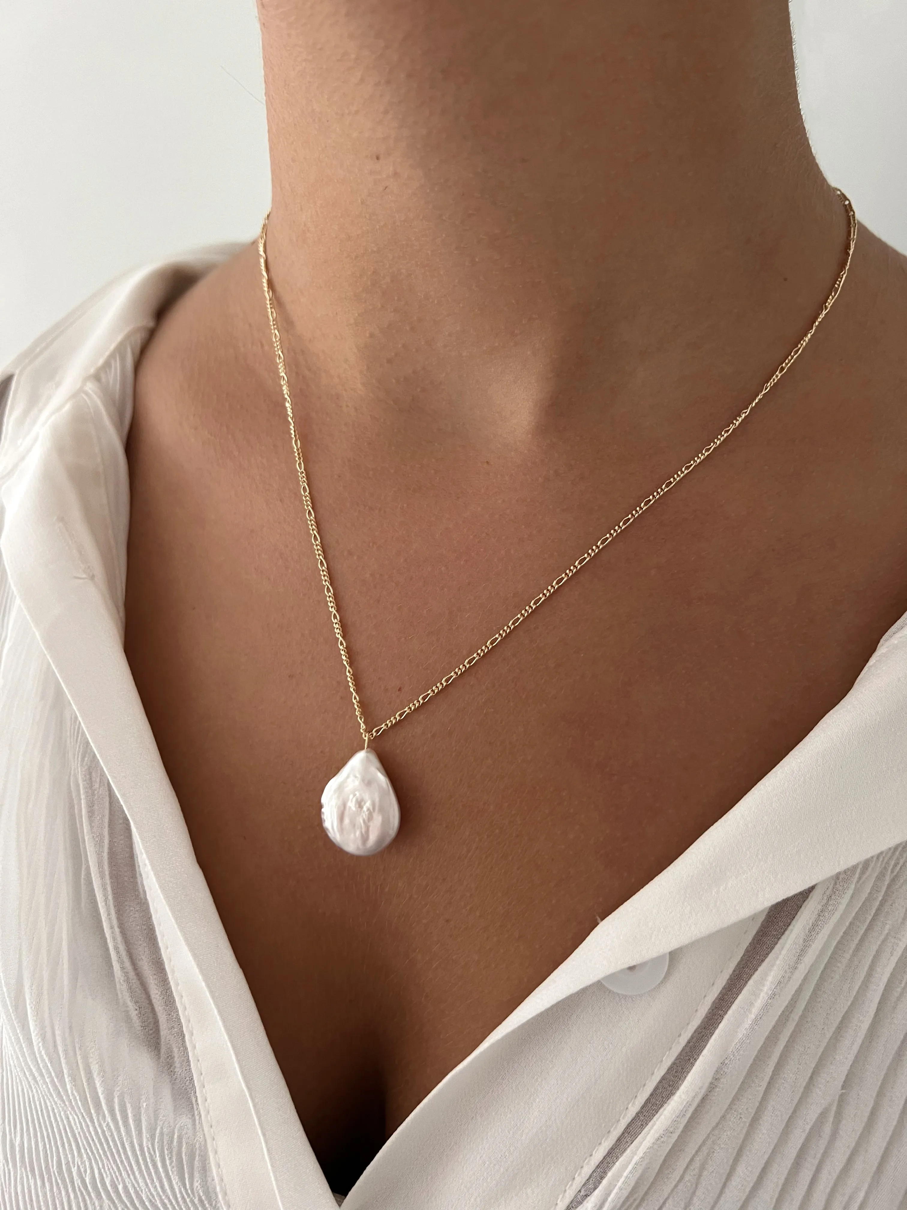 PEARL TEARDROP ON FIGARO NECKLACE