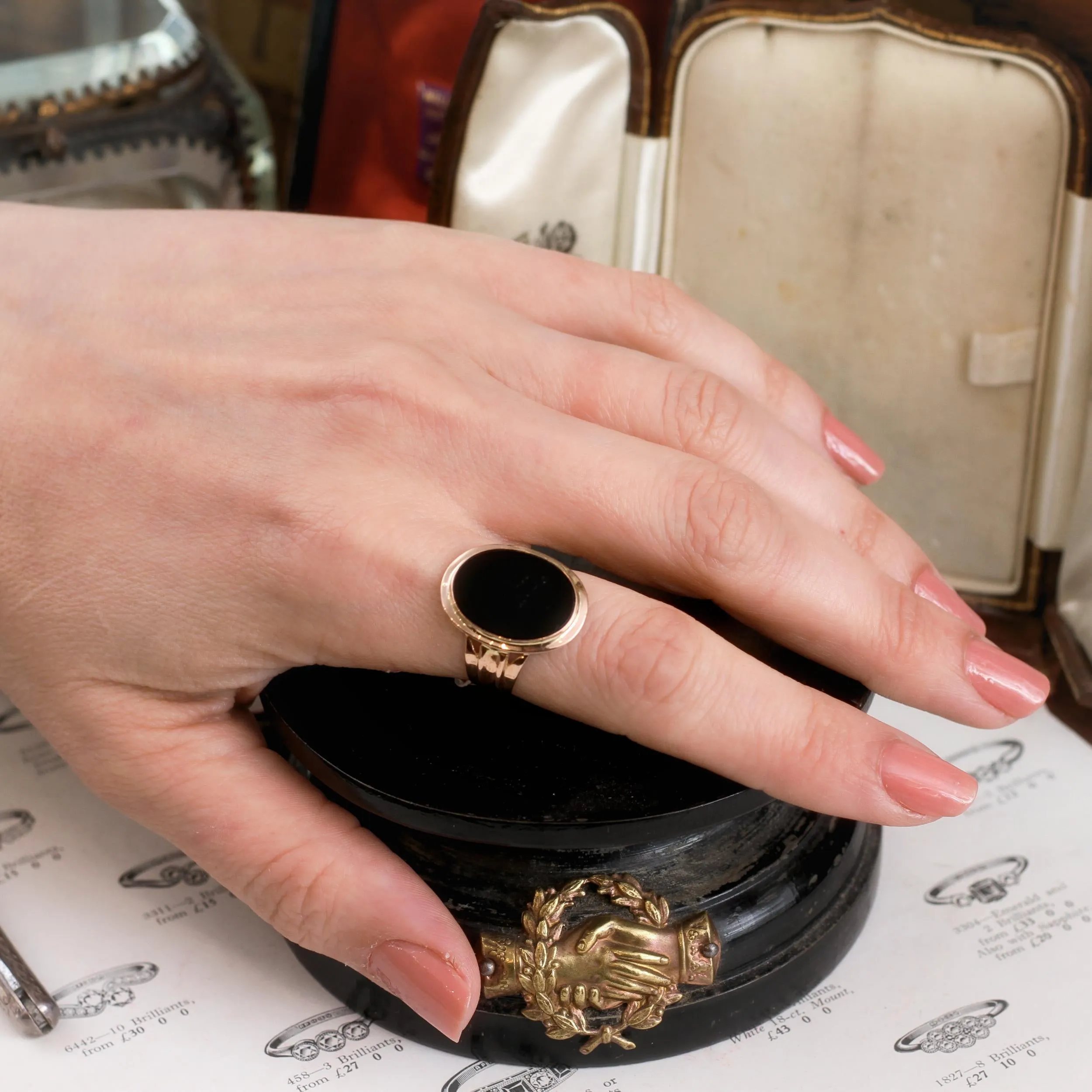 Prestigious Georgian 18ct Gold & Black Onyx Ring