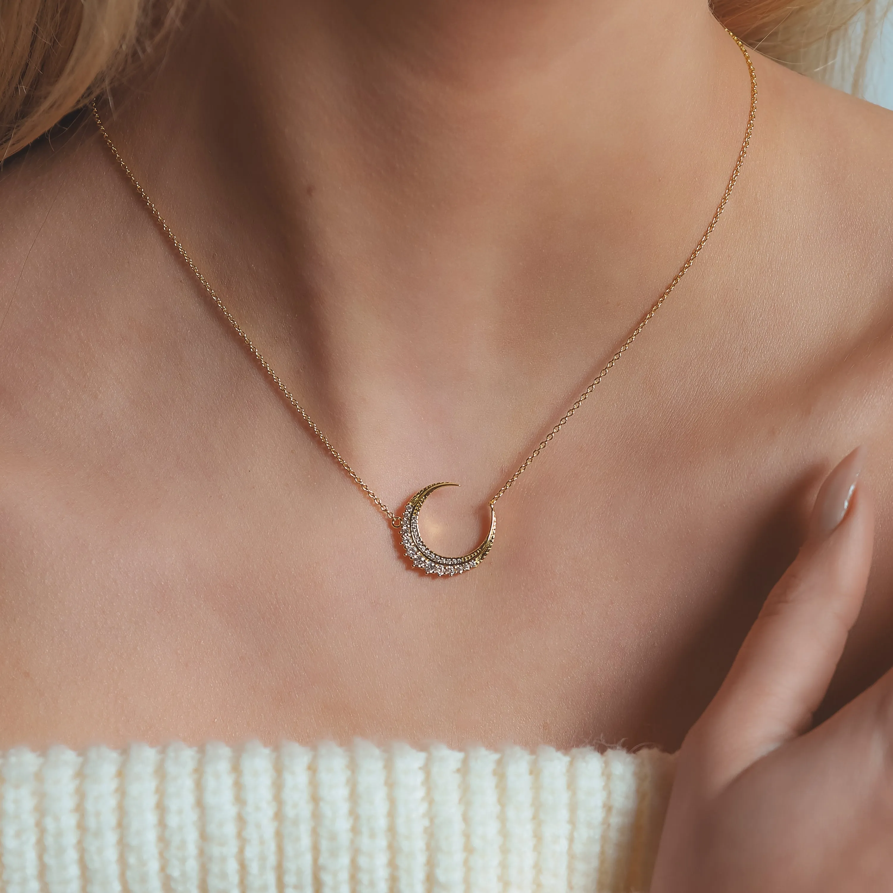 Stevie Moon Pendant Necklace | 18k Gold Plated